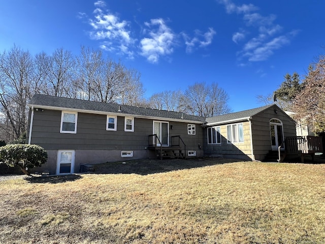 back of house featuring a lawn