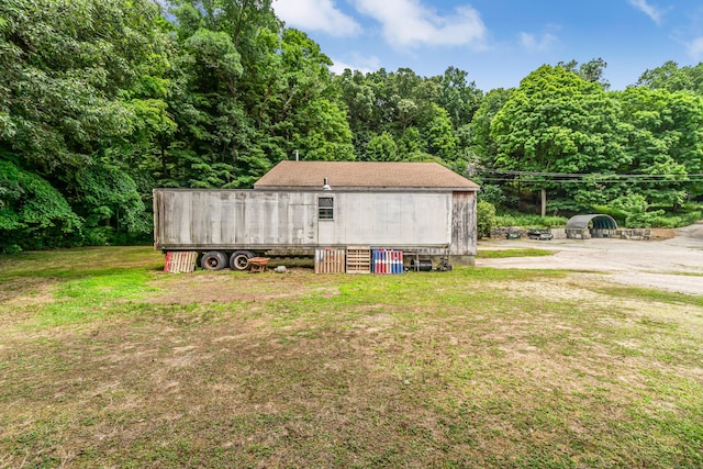 exterior space featuring a lawn