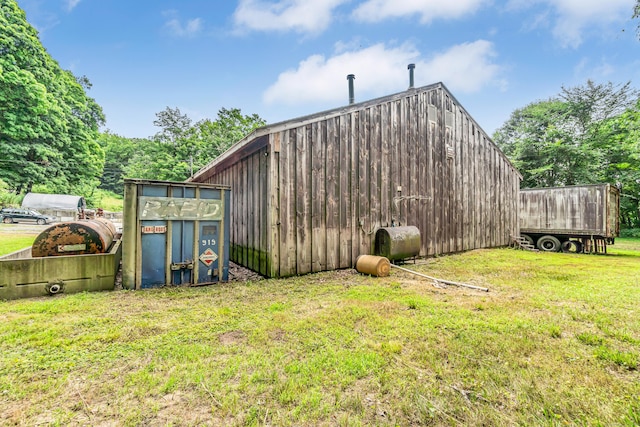 view of outdoor structure with a yard