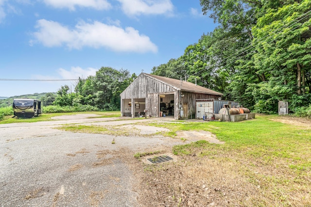 view of outbuilding with a yard