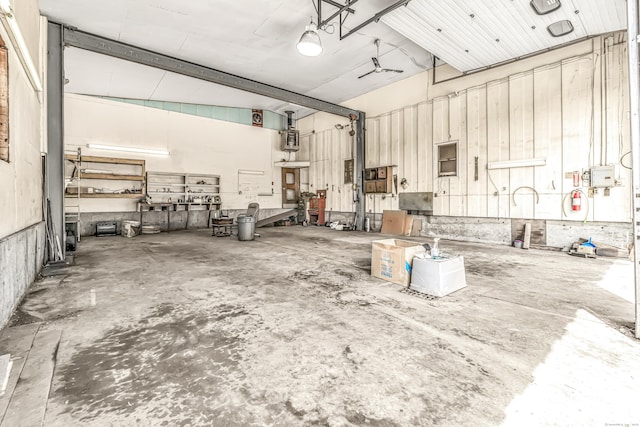 garage featuring ceiling fan