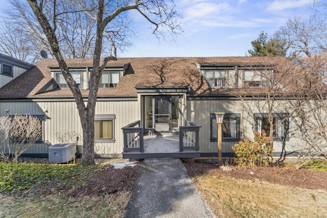 view of front of house featuring a wooden deck