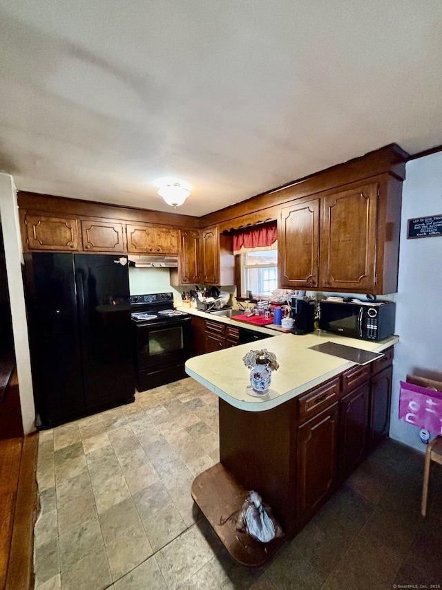 kitchen featuring kitchen peninsula, sink, and black appliances