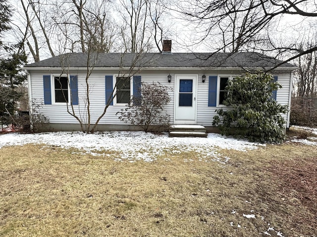 single story home with a lawn