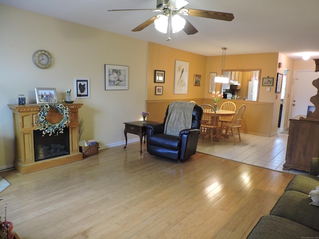 living room with light hardwood / wood-style floors and ceiling fan