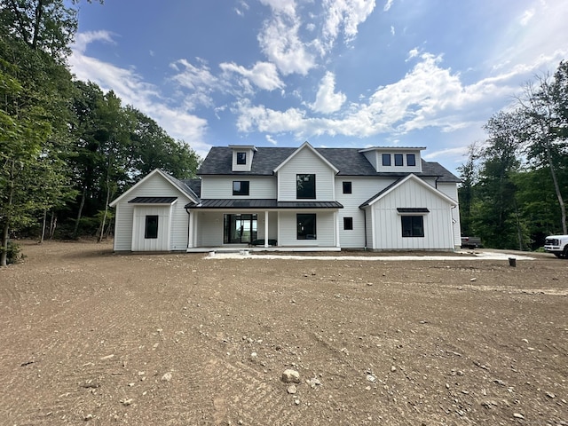 modern farmhouse featuring covered porch