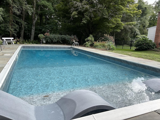 view of swimming pool