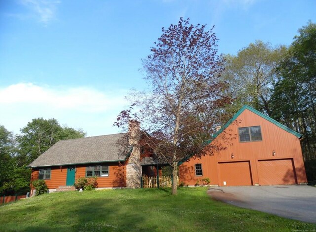 view of front of home featuring a front yard and a garage