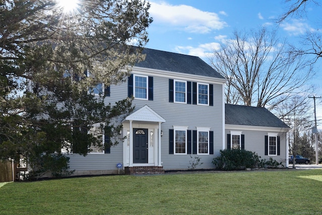 colonial home featuring a front yard