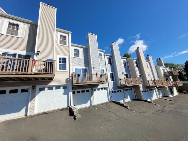 exterior space featuring a balcony