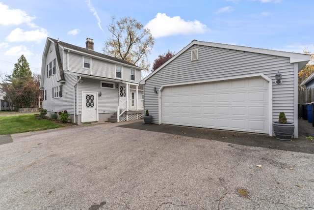 view of front facade featuring a garage