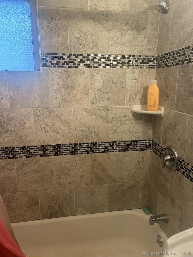 bathroom with shower / bath combo