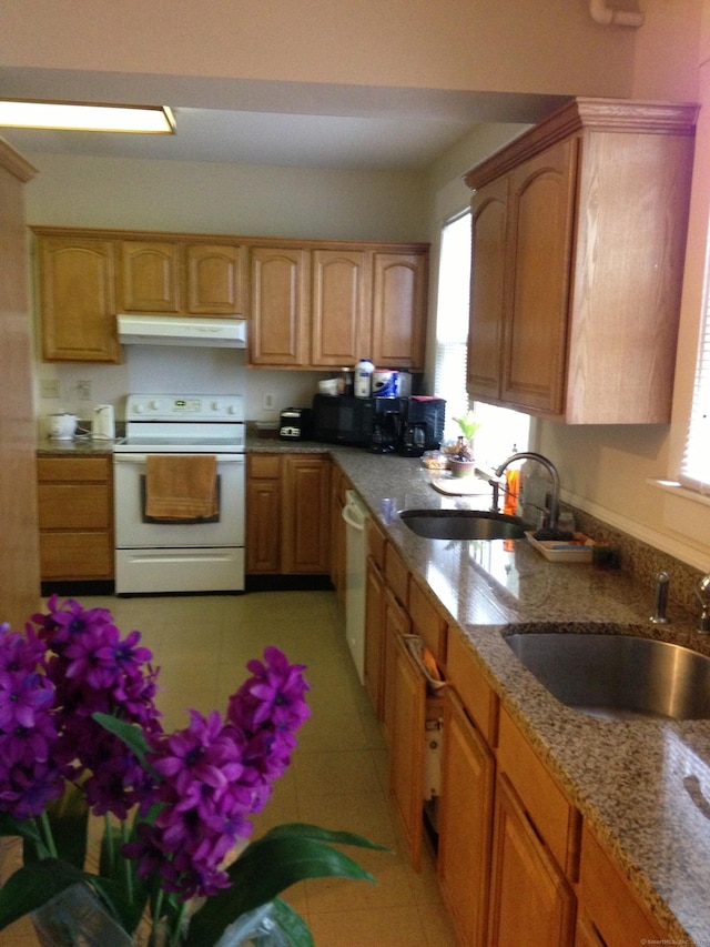 kitchen featuring light tile patterned floors, plenty of natural light, sink, and white appliances