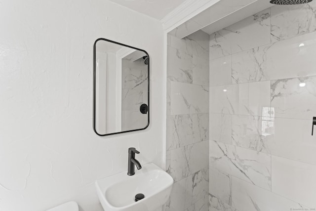 bathroom featuring sink and tiled shower