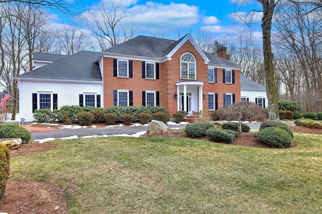 colonial home with a front yard