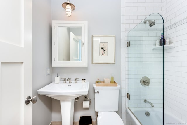 full bathroom featuring toilet and  shower combination