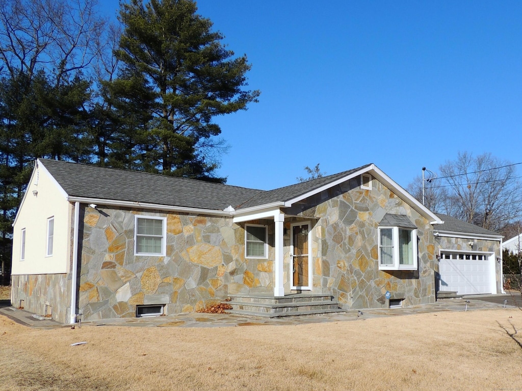 view of front facade with a garage and a front lawn