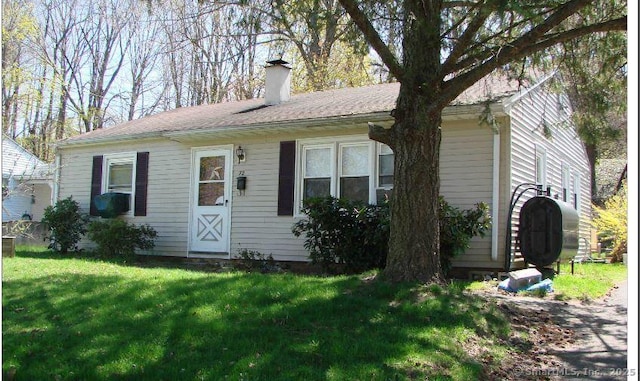 ranch-style house with a front yard