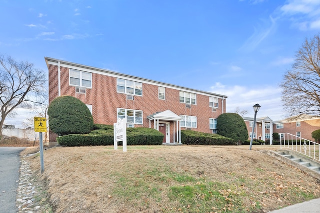 view of front of home featuring a front lawn