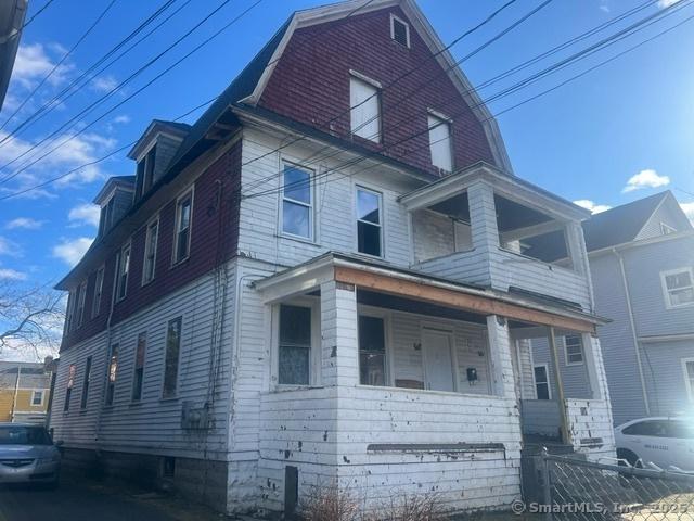 view of front facade featuring a porch