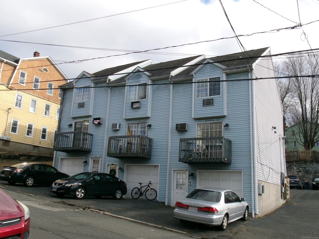 view of front of house with a balcony