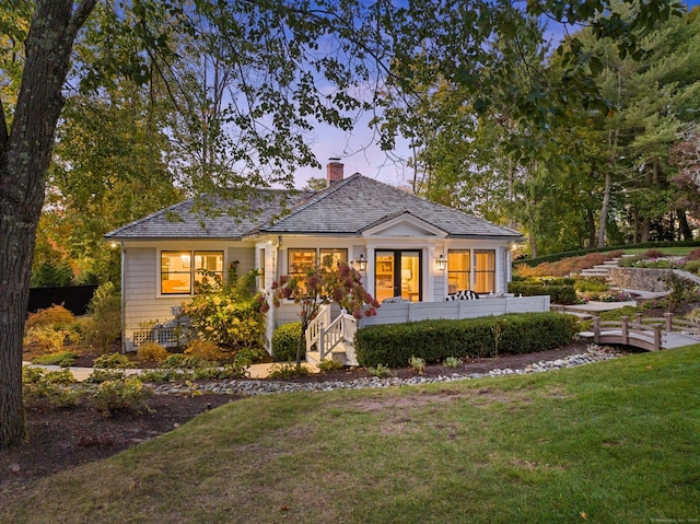 view of front of property with a yard