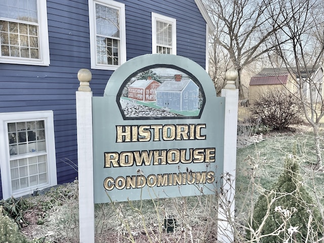 view of community / neighborhood sign