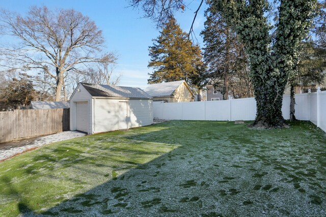 view of yard with an outbuilding and a garage