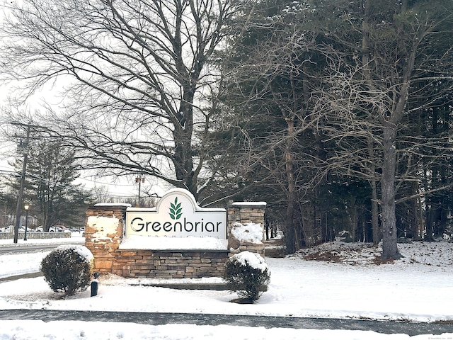 view of community / neighborhood sign