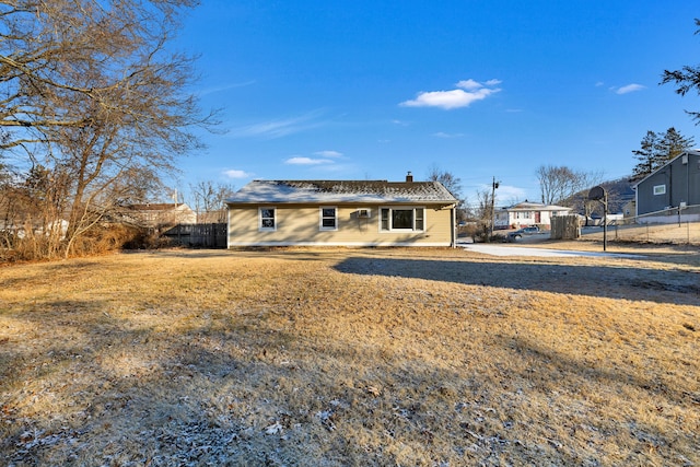 view of front of house with a front lawn