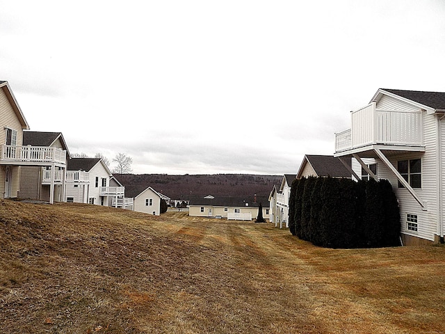 view of yard featuring a balcony