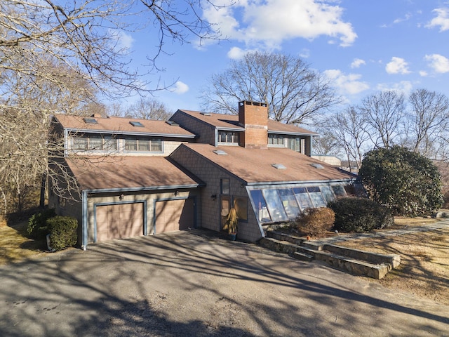 view of front facade featuring a garage