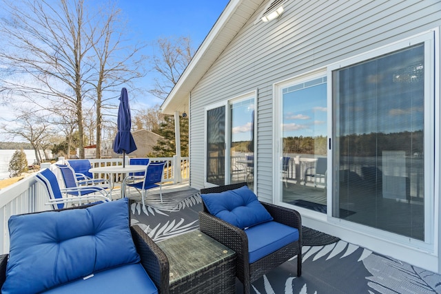 exterior space featuring outdoor dining area