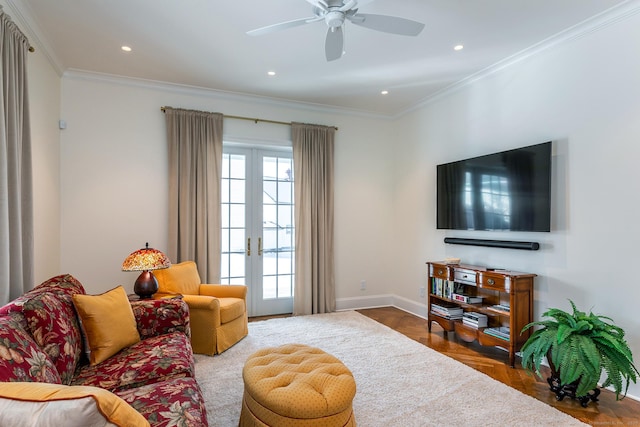 living room featuring crown molding, recessed lighting, ceiling fan, and baseboards