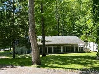 exterior space featuring a front yard