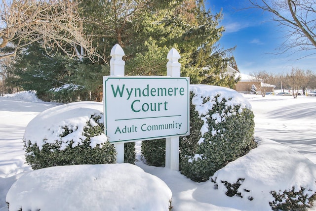 view of community / neighborhood sign