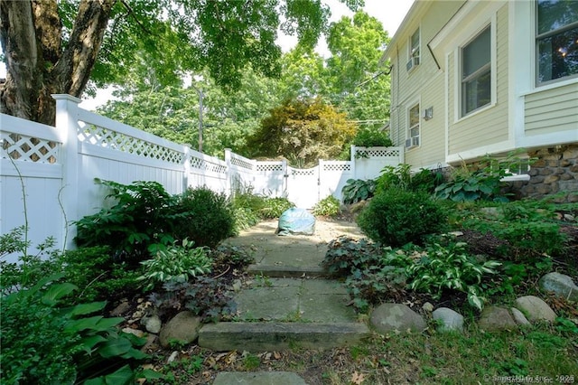 view of yard featuring a patio area