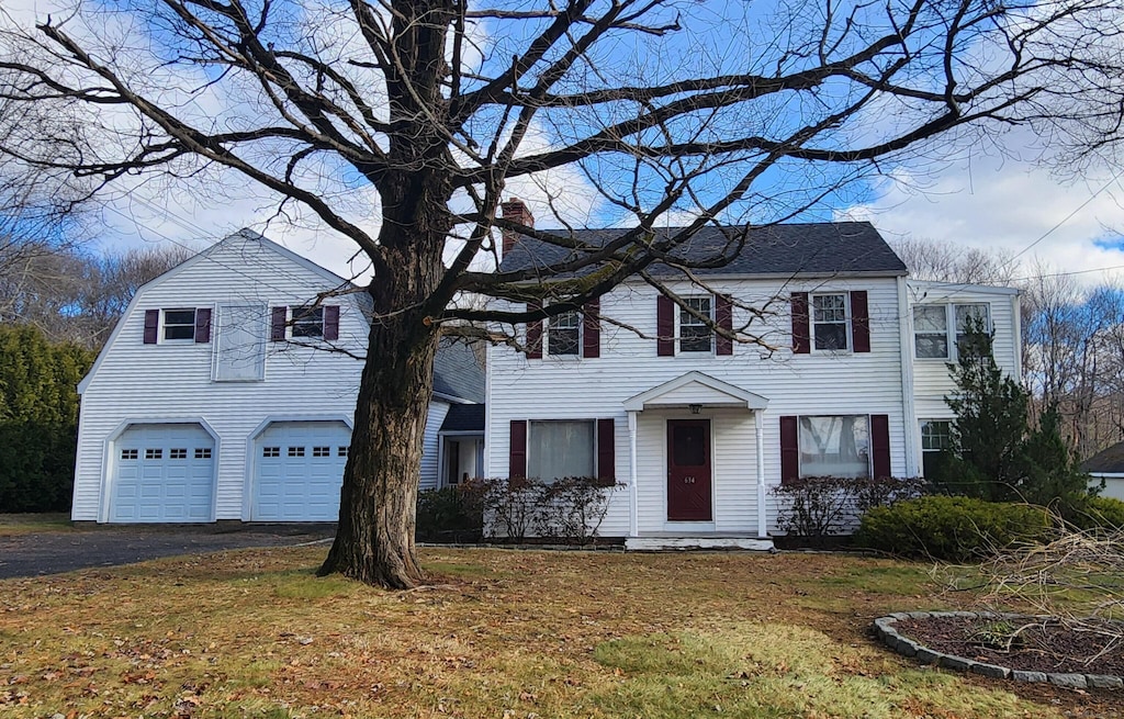 view of front of house featuring a garage and a front lawn