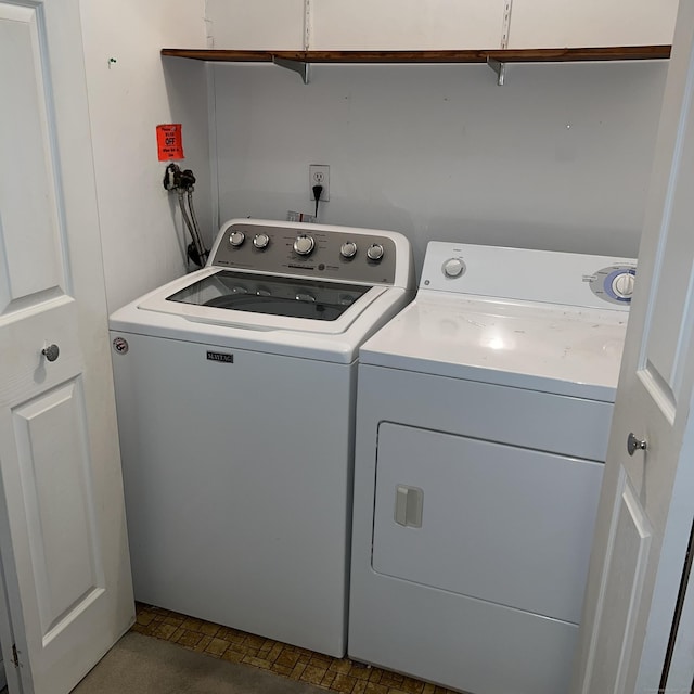 clothes washing area featuring washing machine and dryer