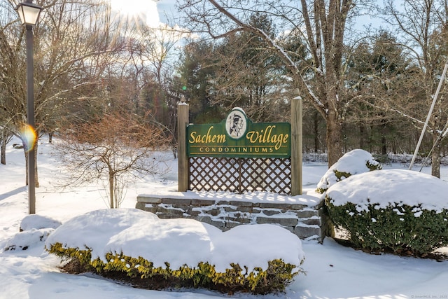 view of community / neighborhood sign