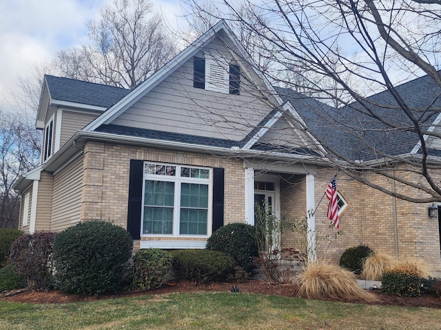 view of front of home with a front lawn