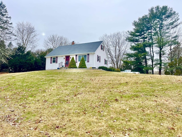 view of front facade with a front yard