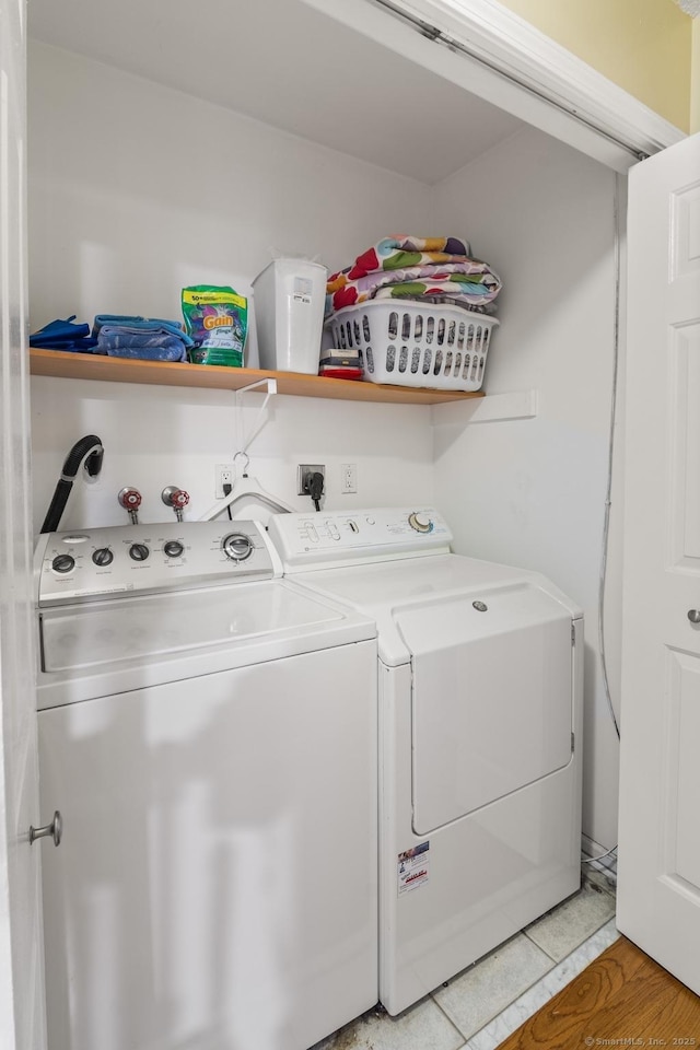 laundry room with light tile patterned floors and independent washer and dryer