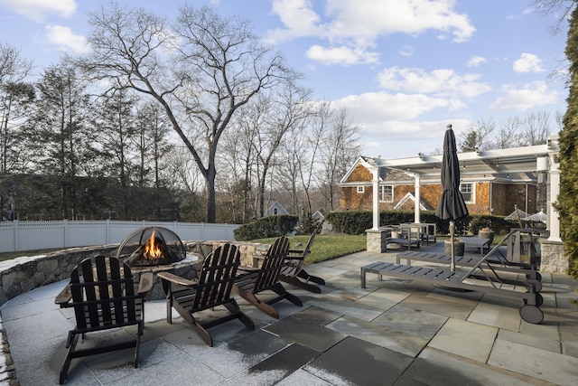 view of patio featuring a fire pit