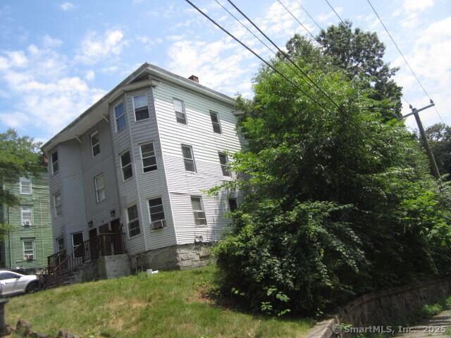 view of side of property featuring a yard