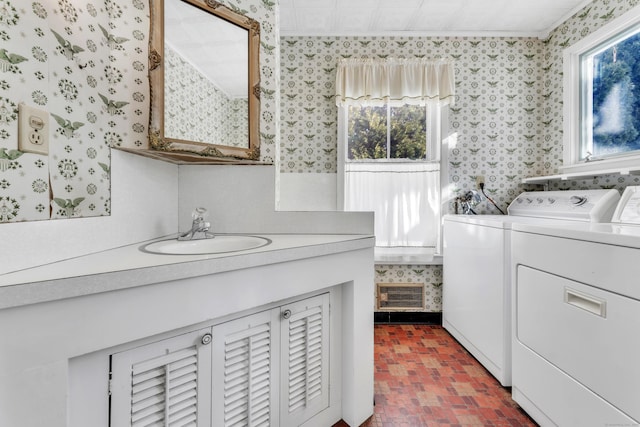 laundry room with washer and clothes dryer and sink