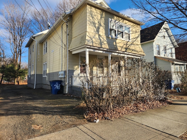 view of front facade featuring a porch