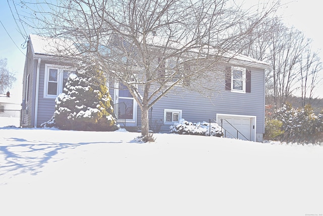 view of front facade featuring a garage