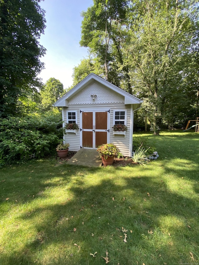 view of outdoor structure featuring a yard