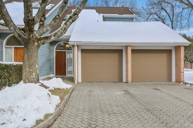 view of front facade with a garage